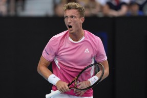 Kaiyun中国官网-德约科维奇连续二十场比赛得分超过比赛局势复杂，尤文图斯不断突破！比赛高潮迭起的简单介绍